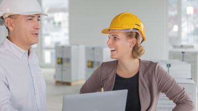 IMS Angestellte freuen sich über die Lohnerhöhung