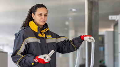 IMS Mitarbeiterin, die arbeitet