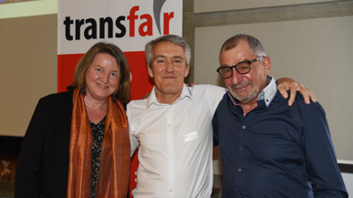 Drei Generationen vereint: Branchenleiter René Fürst (Mitte), mit seiner Nachfolgerin Kerstin Büchel und Vorgänger Peter Heiri