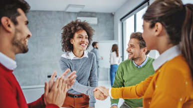 Wie Zahnraeder funktioniert die Zusammenarbeit zwischen den Sozialpartnern